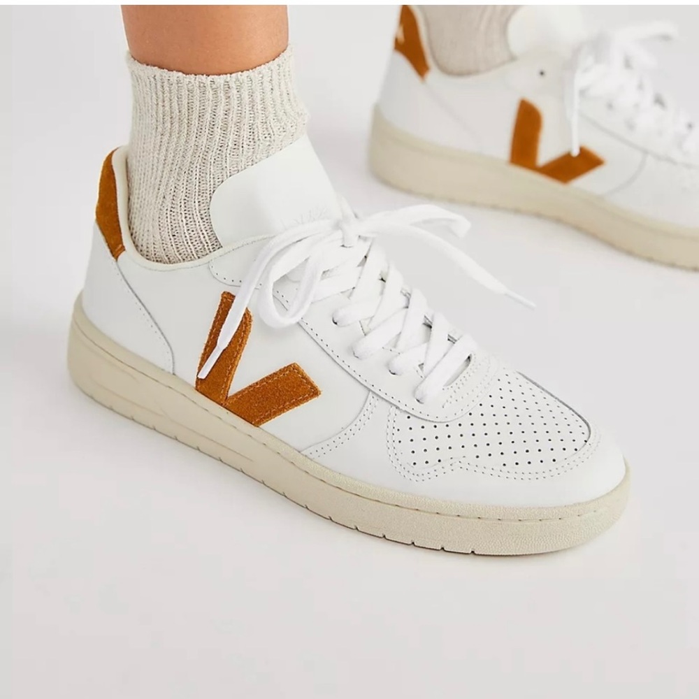 Veja V-10 Sneakers Size 9